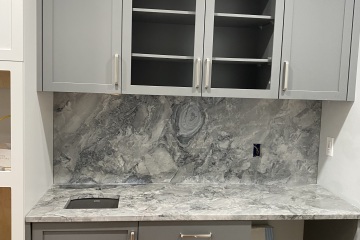 Quatzsite Super White Full Backsplash